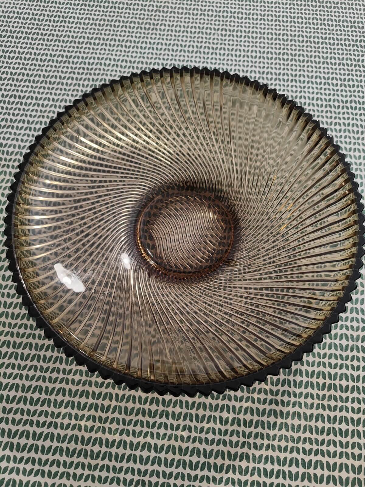 Coupe à fruits vintage en verre fumé strié vue dessus années 60