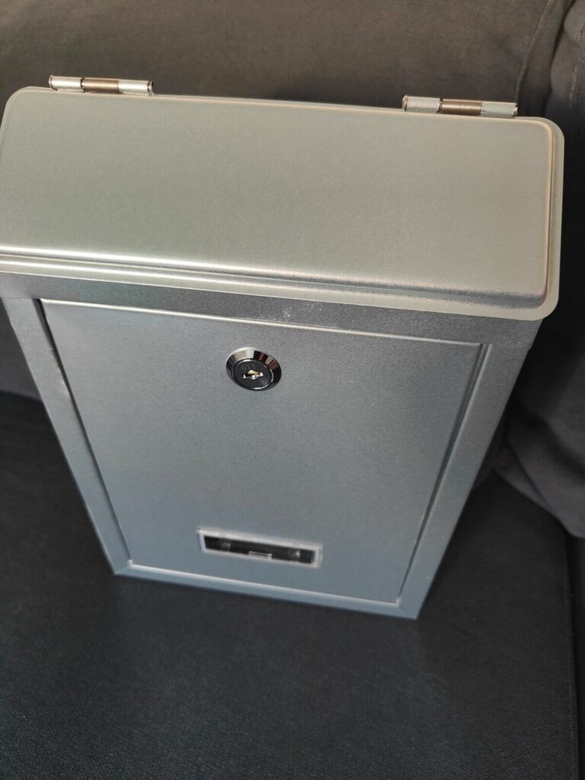 boite aux lettres exterieure grise murale