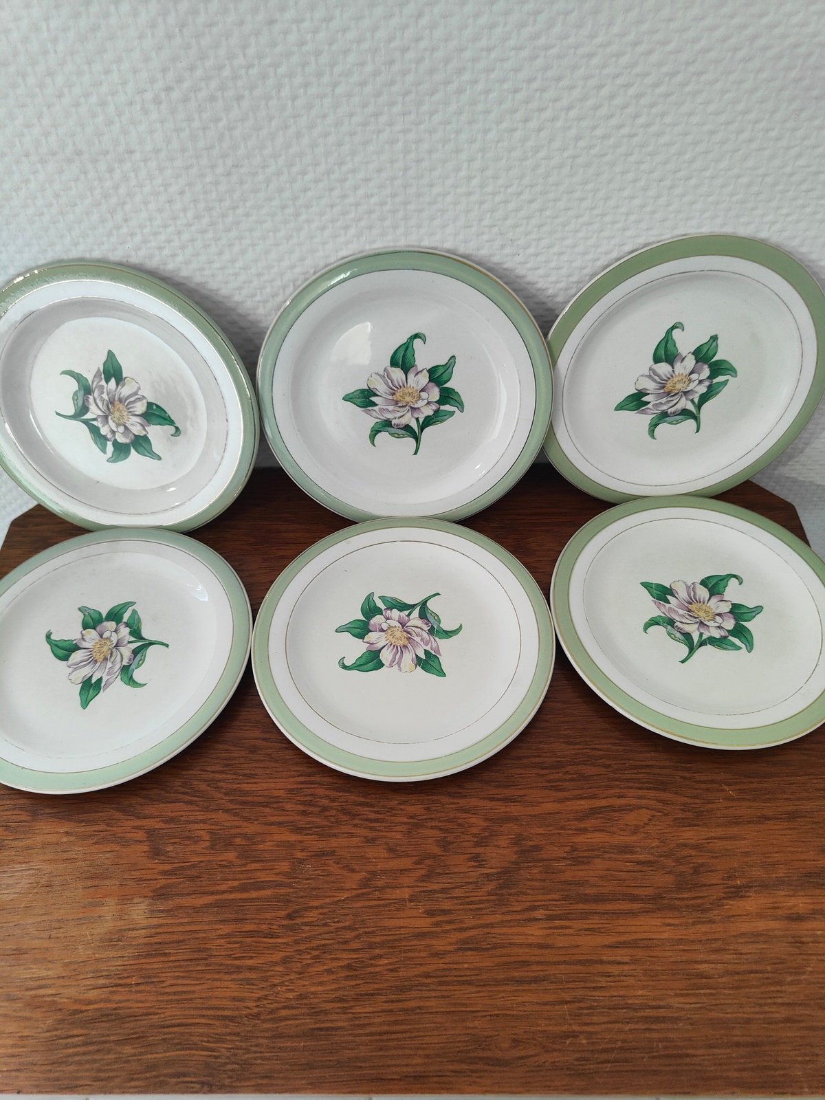 détail décor floral assiette Salins faïence vintage