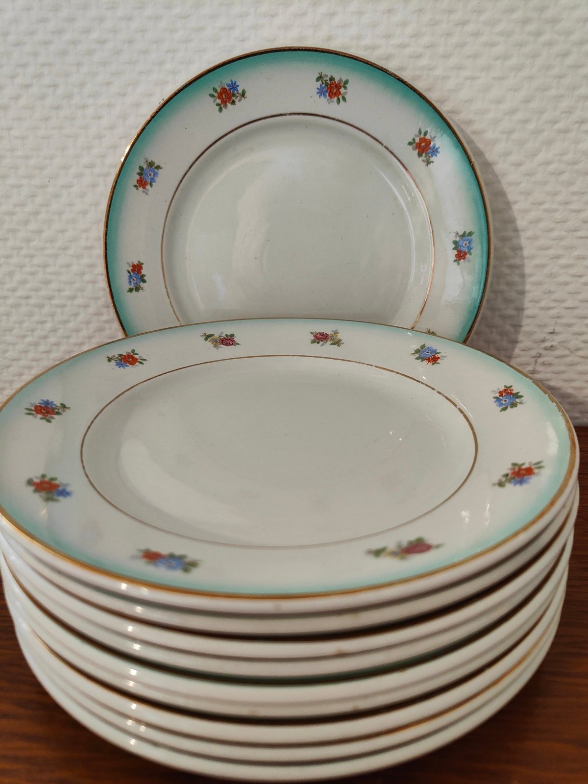 usure authentique assiettes vintage porcelaine ancienne