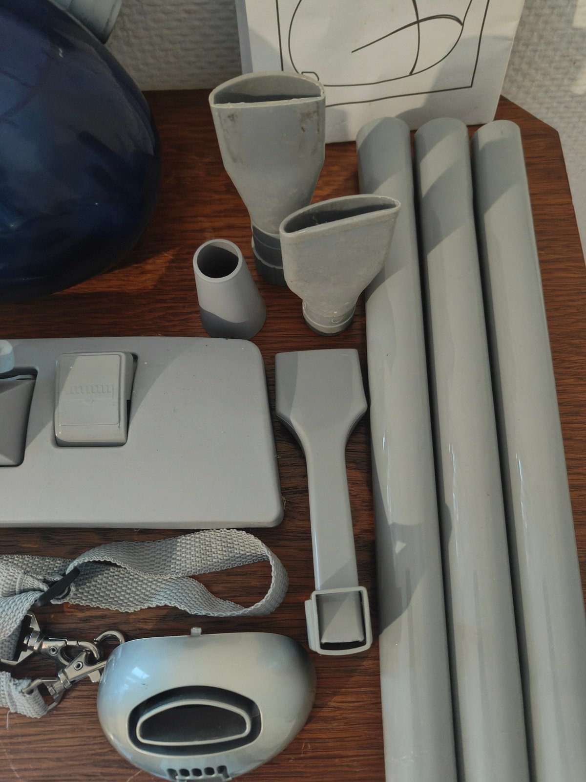 Utilisation souffleur feuilles extérieur jardin