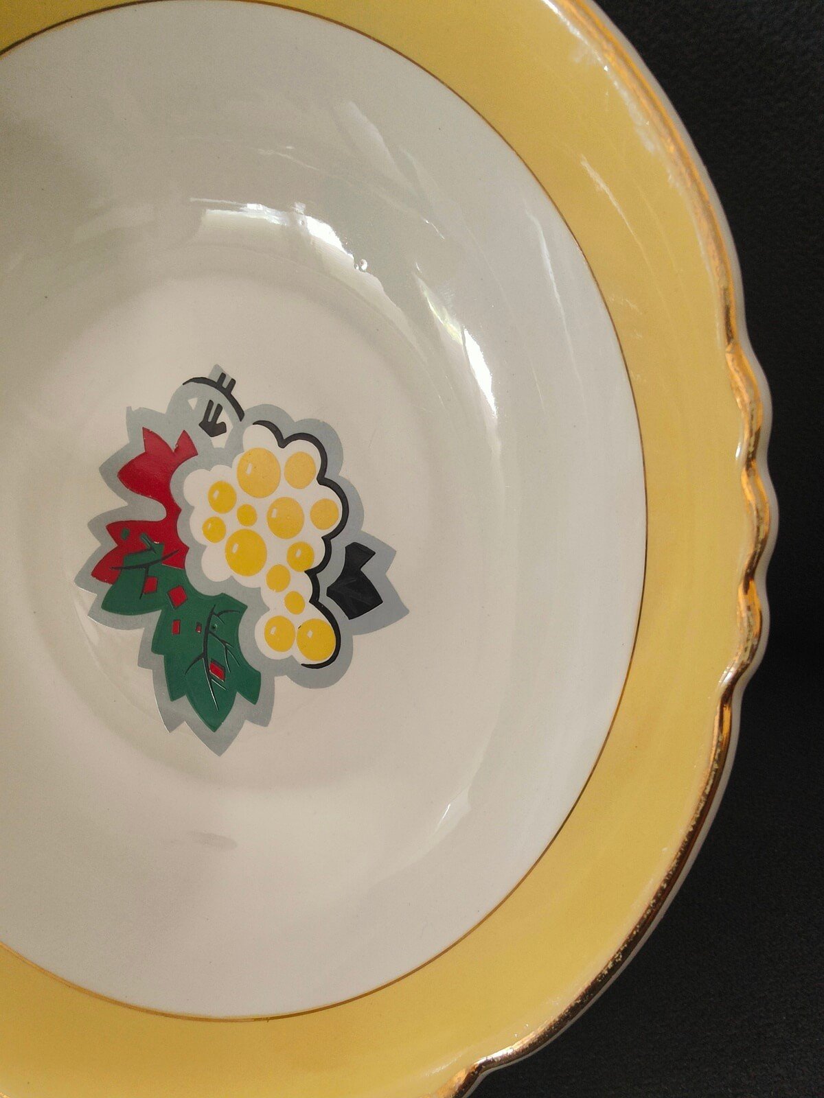 bord festonne liseré jaune patiné plat céramique ancien