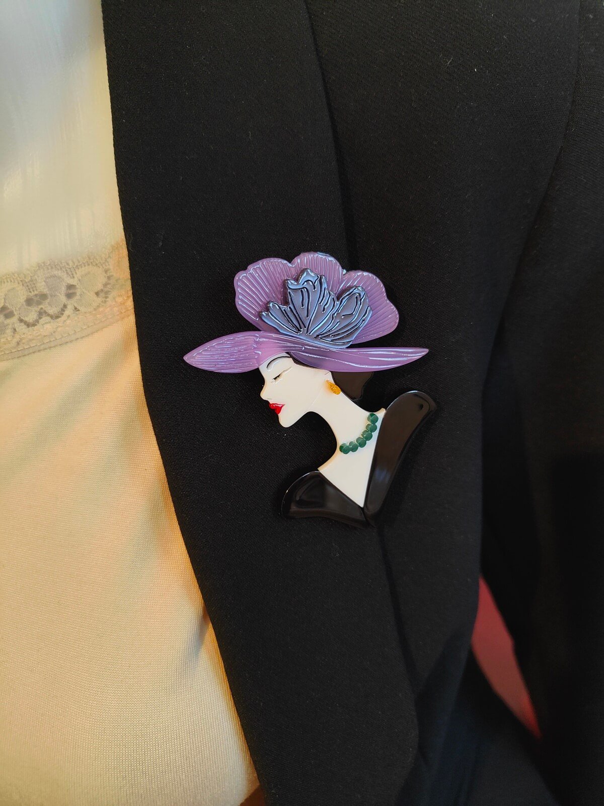 broche vintage chapeau violet lavande seconde main