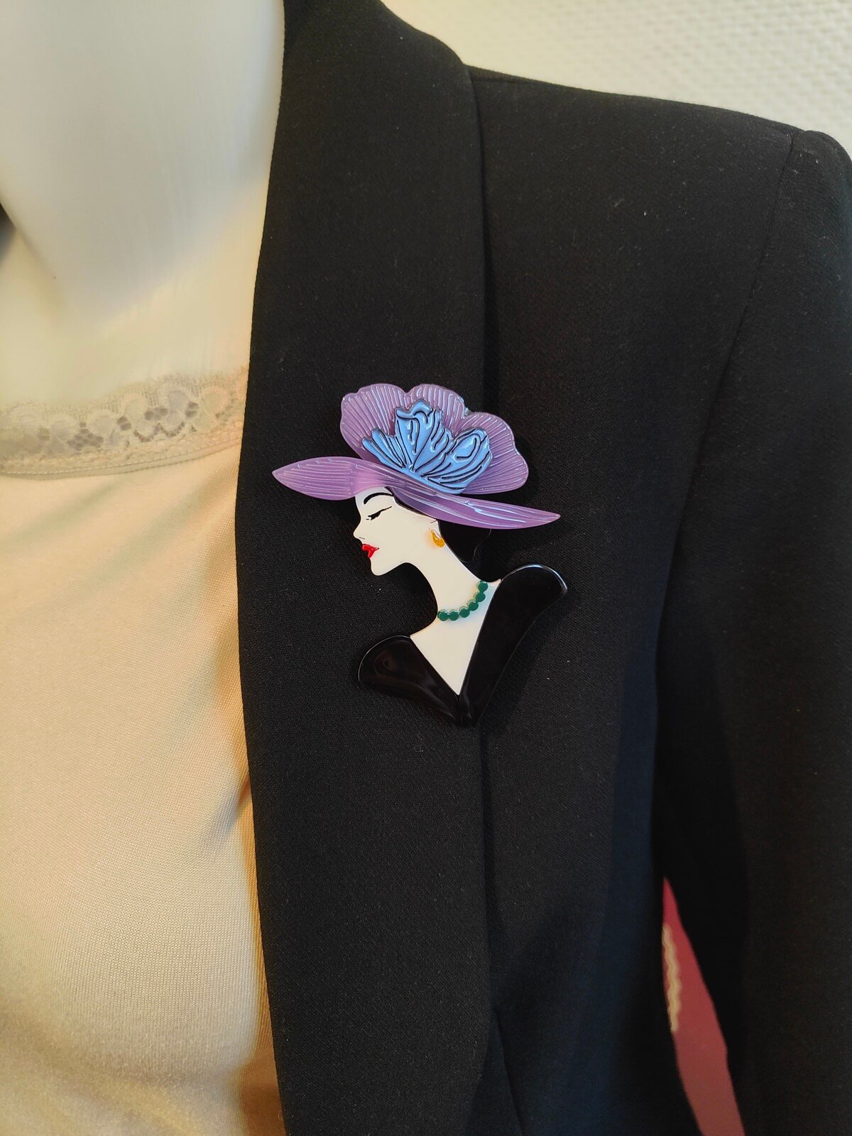 broche vintage résine profil femme lavande occasion