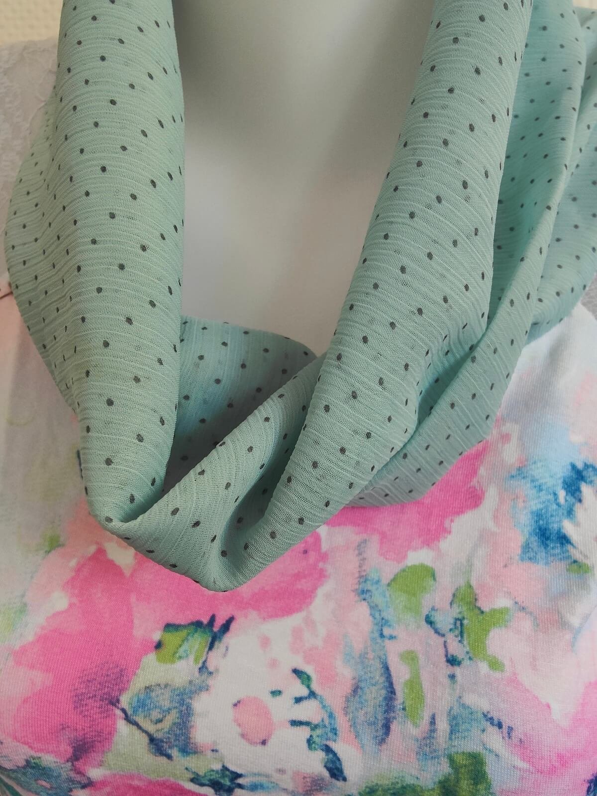 col voile finition festonnée haut floral femme