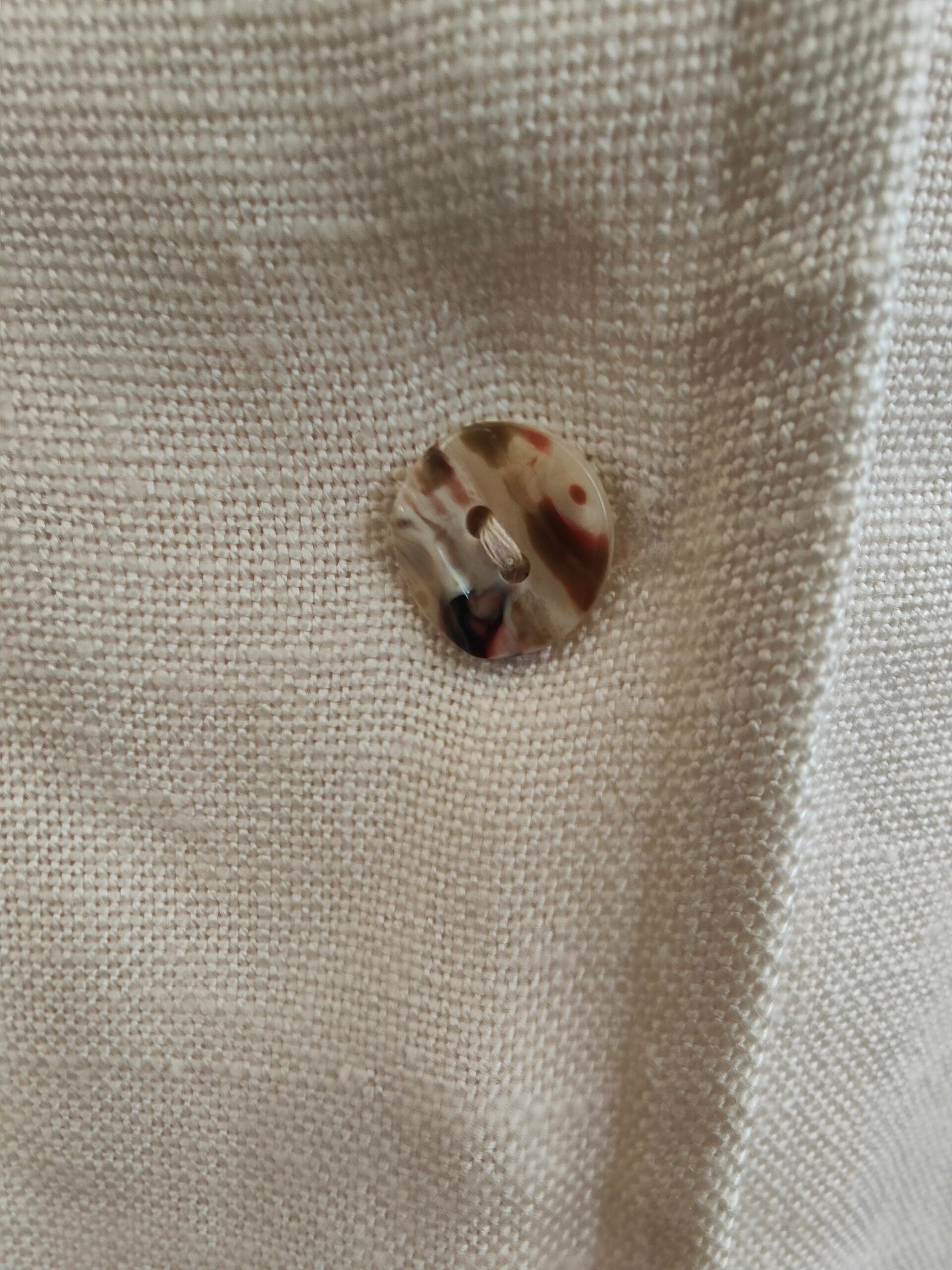 détail boutons brun veste lin crème occasion