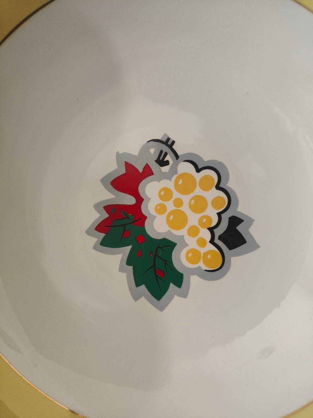 détail décor raisin feuilles rouges vertes céramique vintage