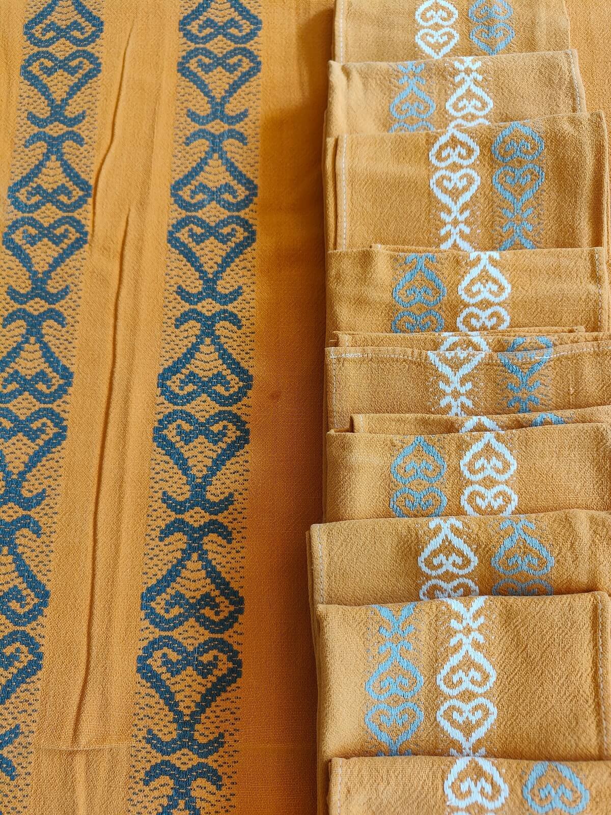 détail motif tissé vintage orange linge de table ancien