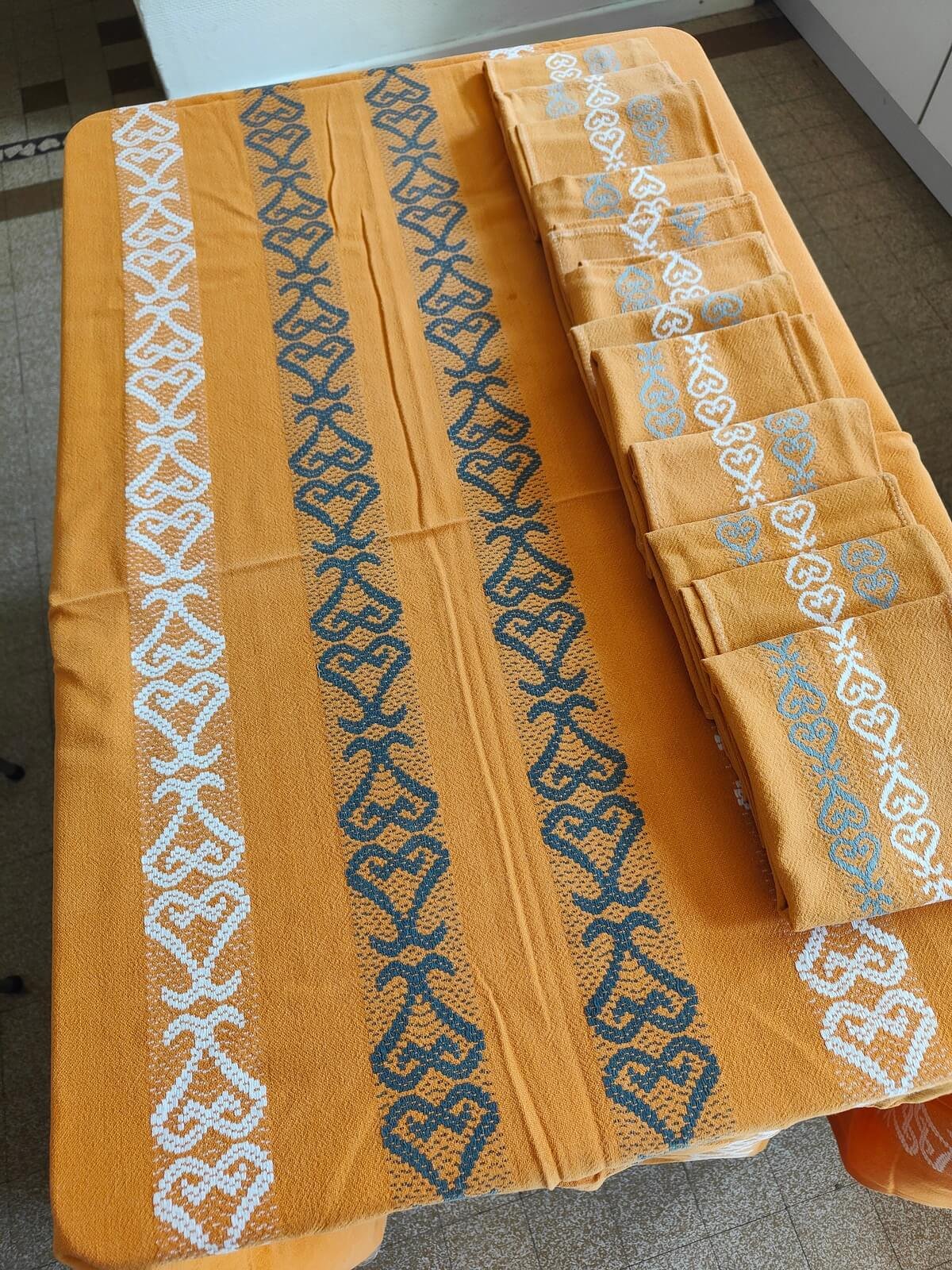 ensemble de table vintage orangé coton nappe et serviettes occasion