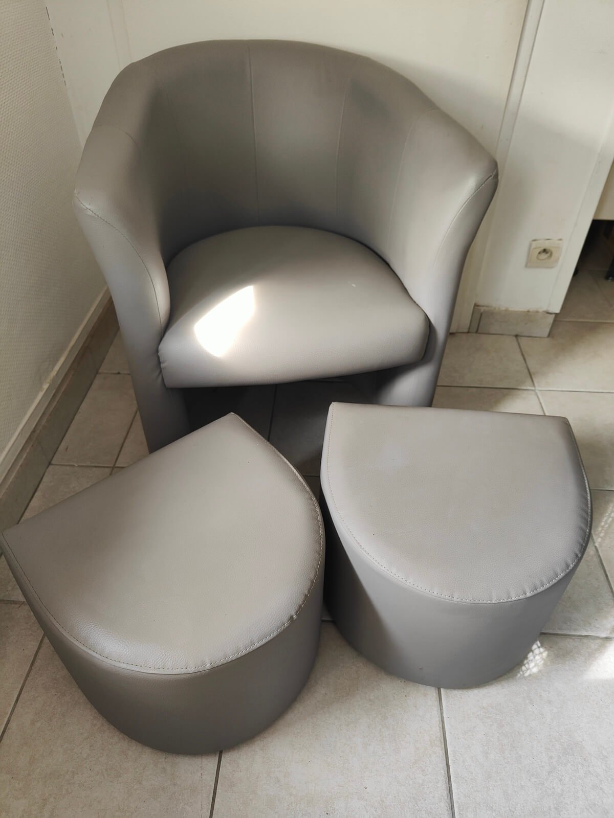 détail assise fauteuil cuir gris confortable occasion