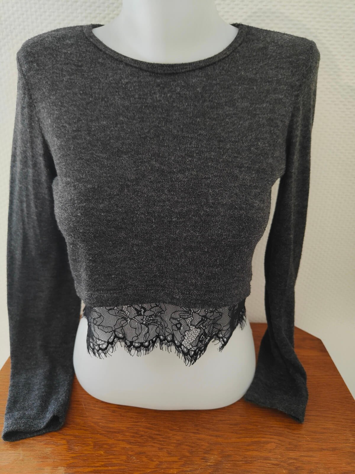 haut Zara dentelle gris anthracite taille M occasion