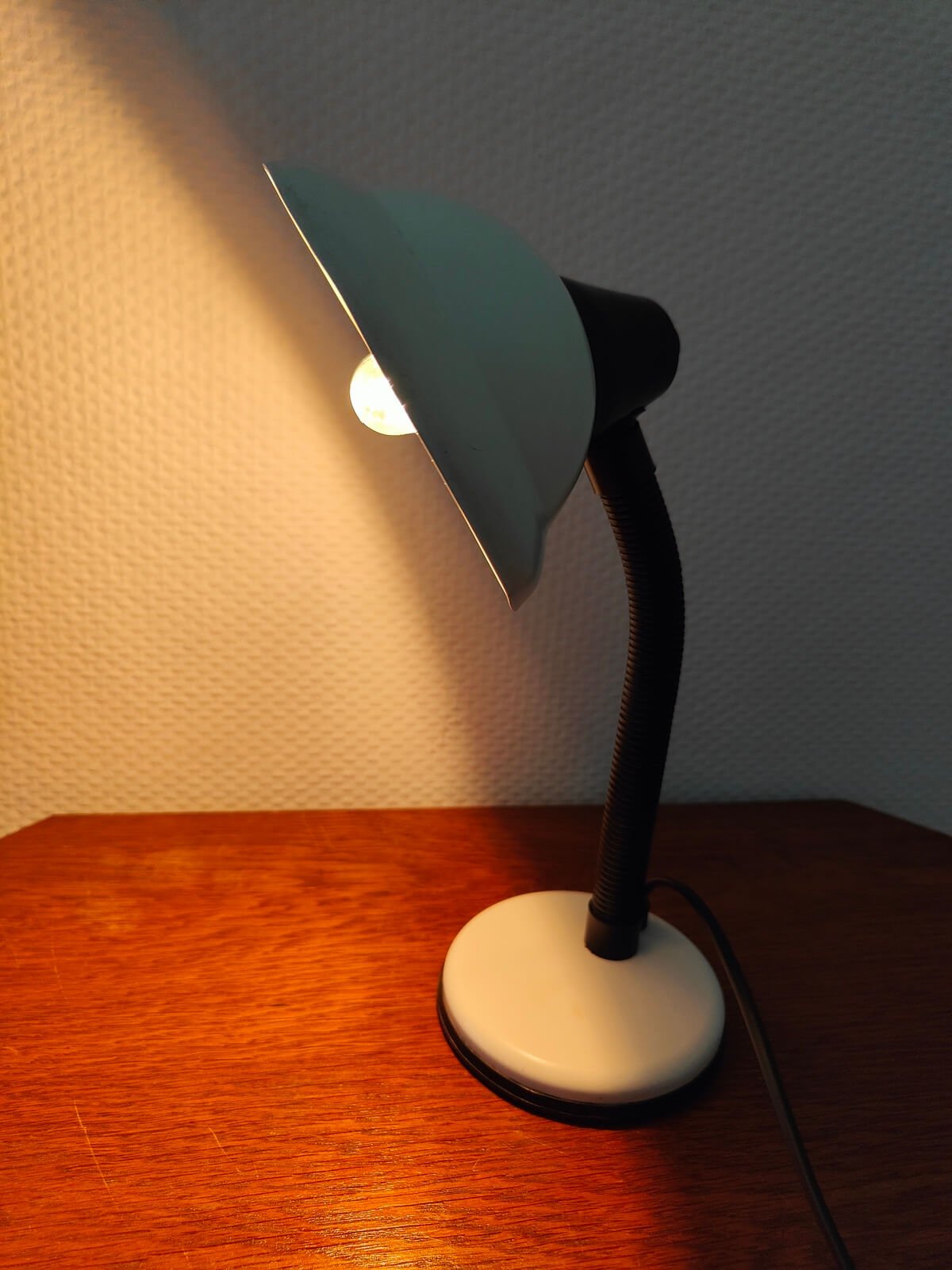 lampe de bureau occasion col flexible noir abat jour blanc