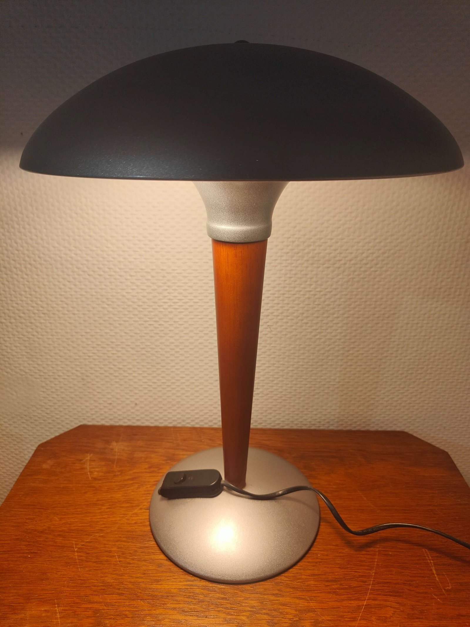 lampe champignon vintage bois et métal vue de face