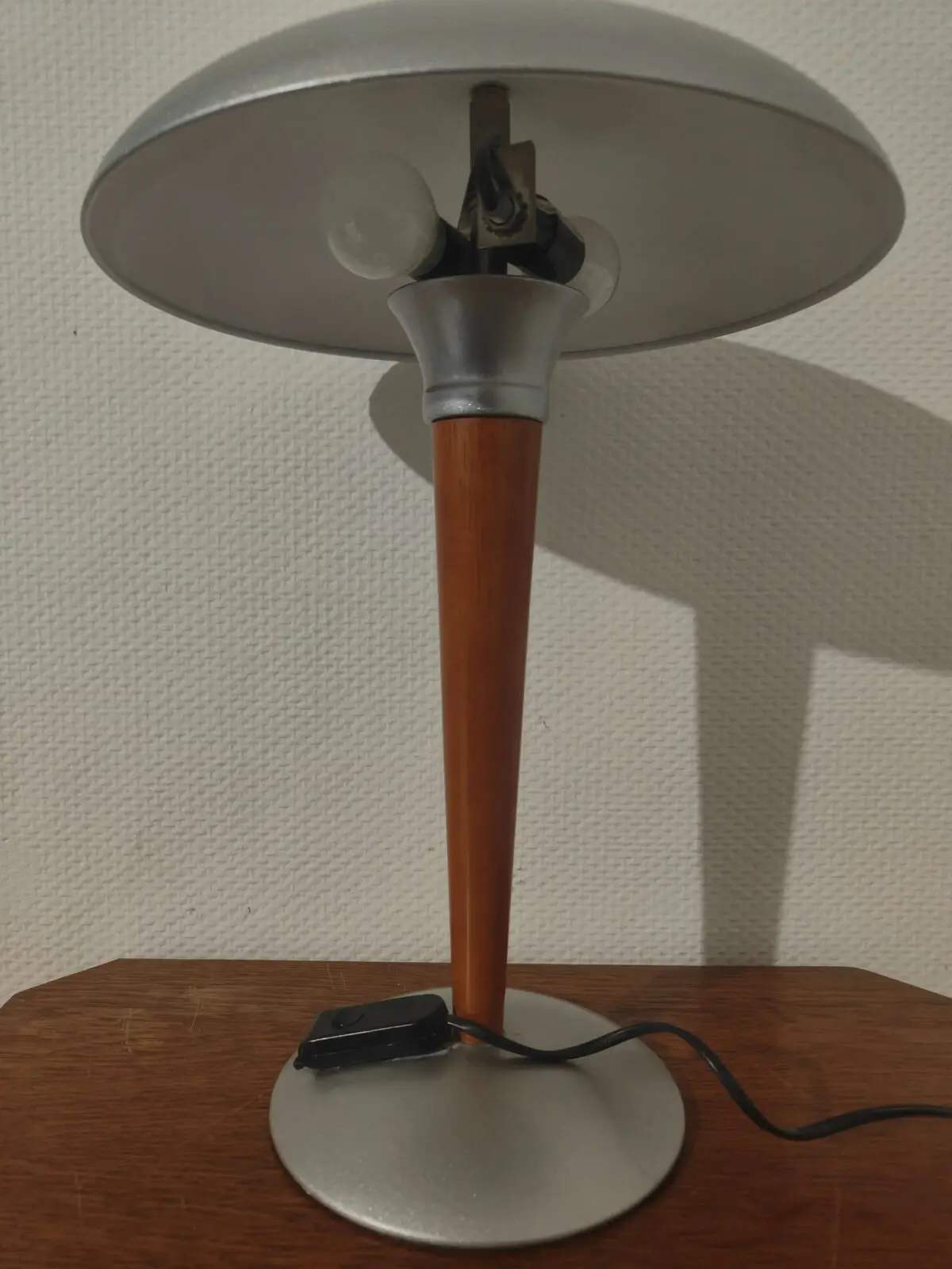 abat-jour champignon diffusant lumière chaleureuse