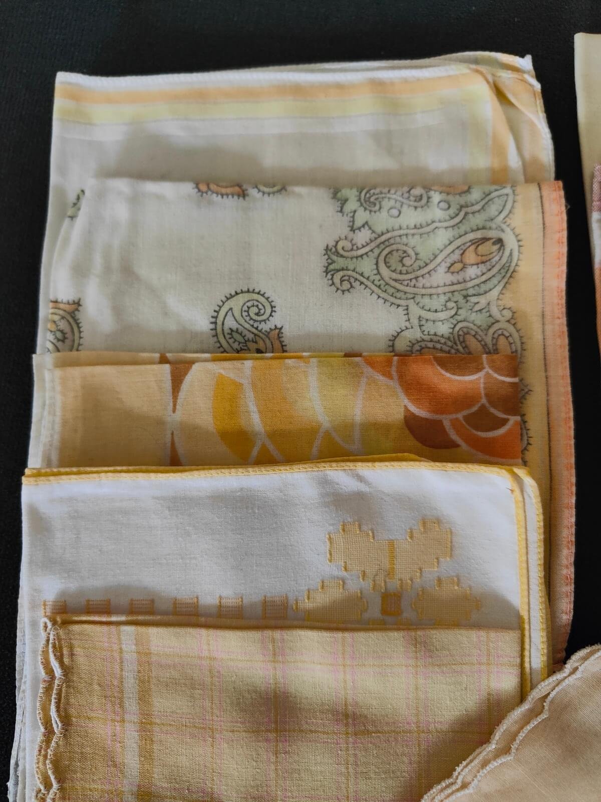 mouchoirs anciens motifs rayures carreaux brodés