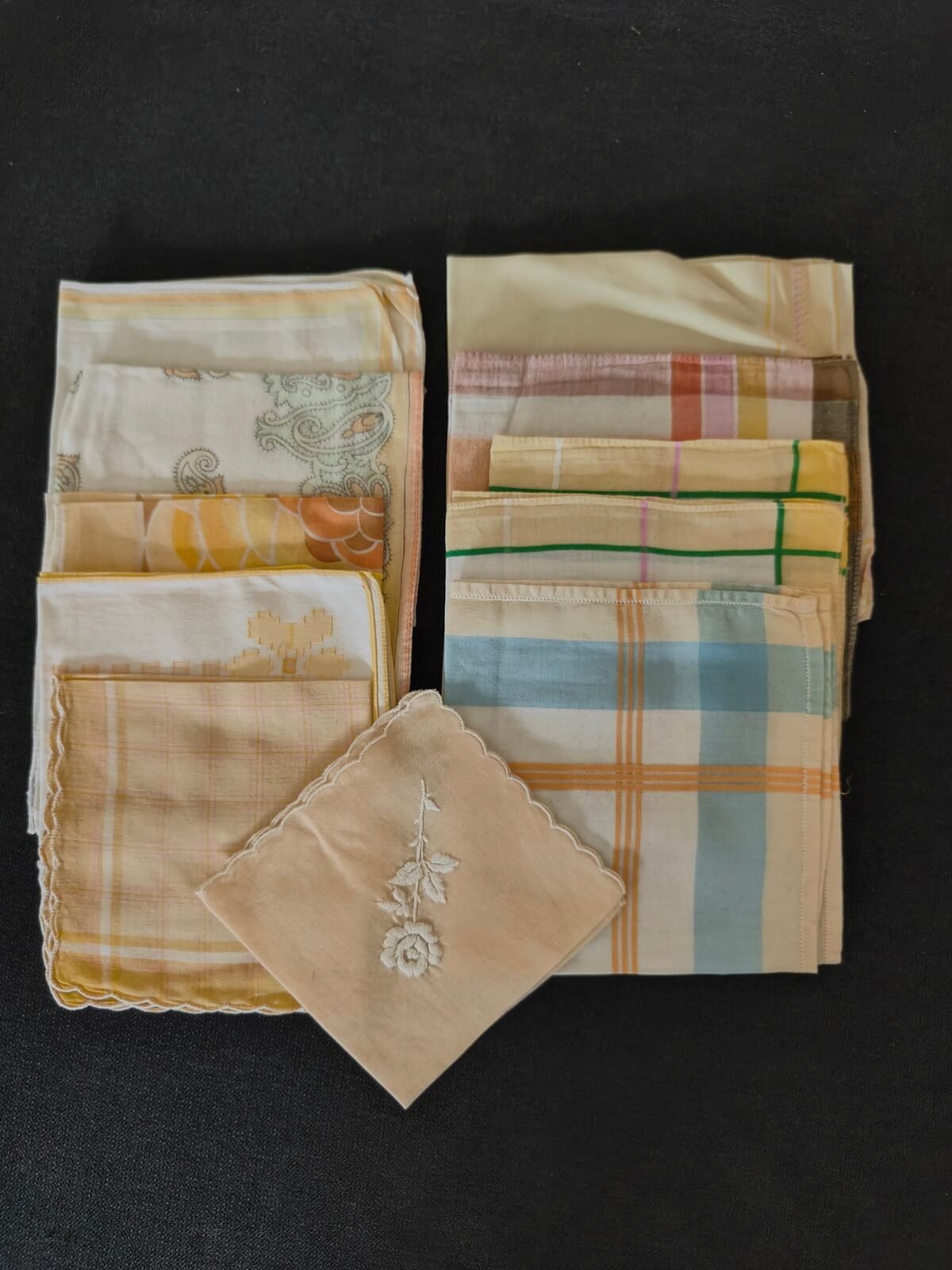 lot mouchoirs vintage jaune motifs variés occasion
