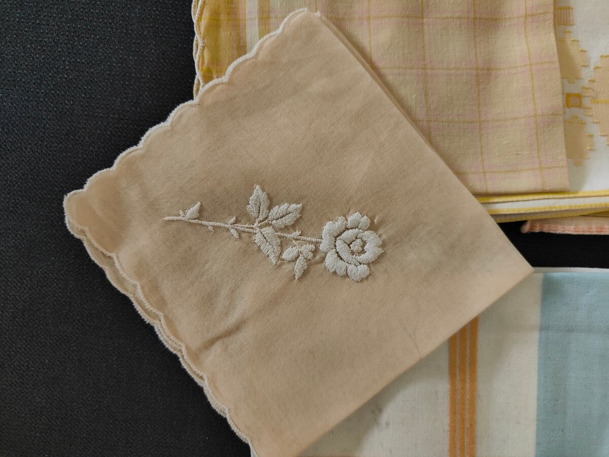 mouchoirs vintage tailles variées occasion