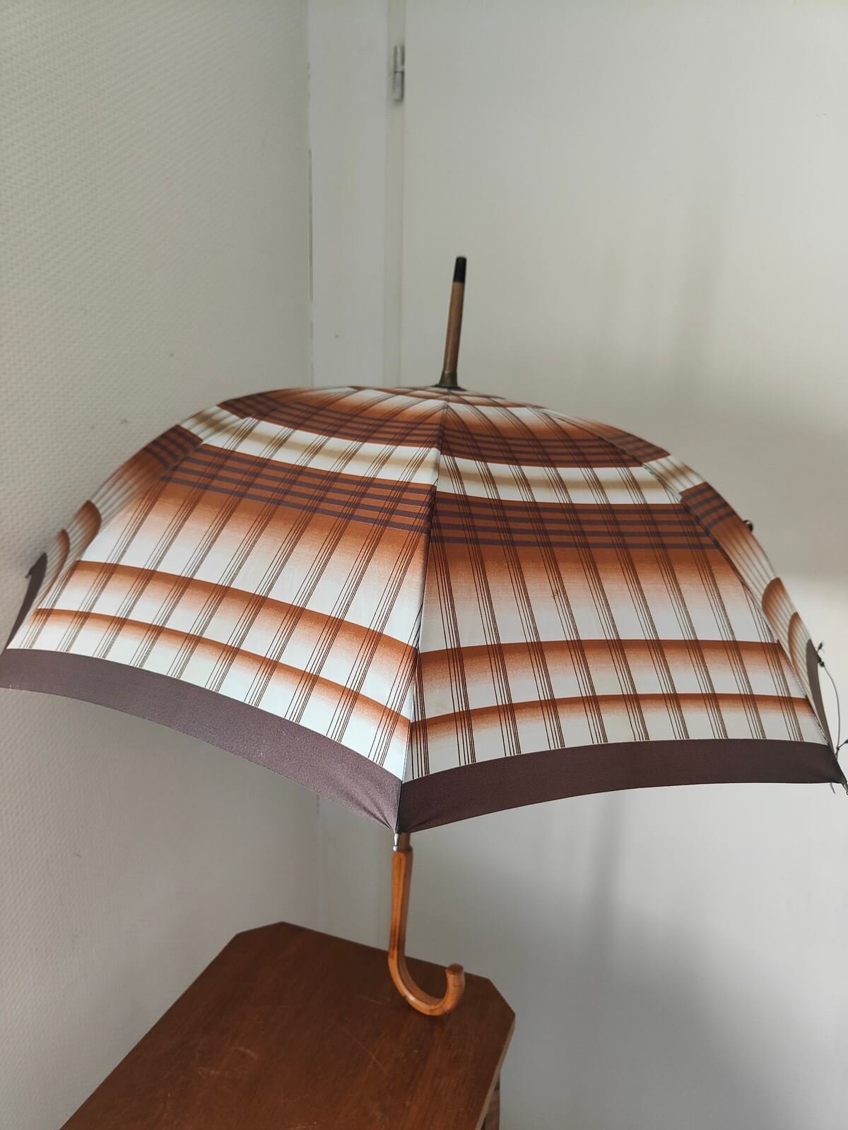 parapluie ancien motifs géométriques couleurs automne