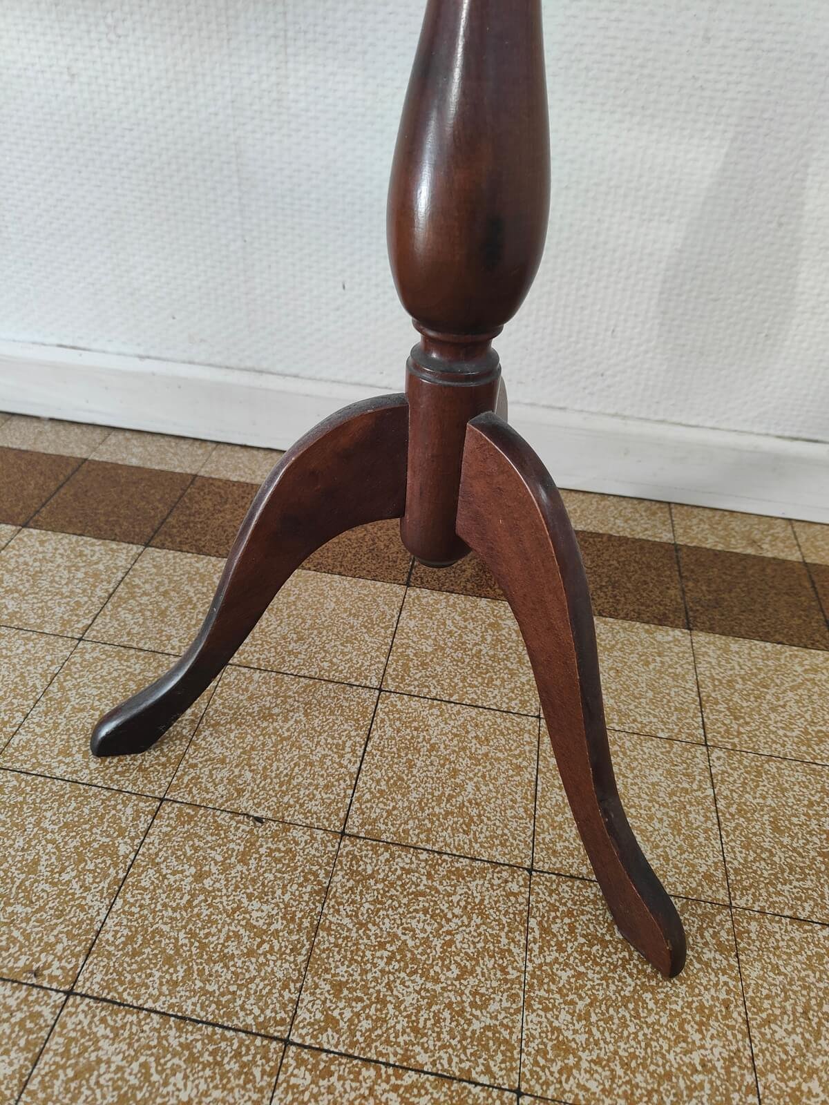 pied tripode bois courbe guéridon ancien