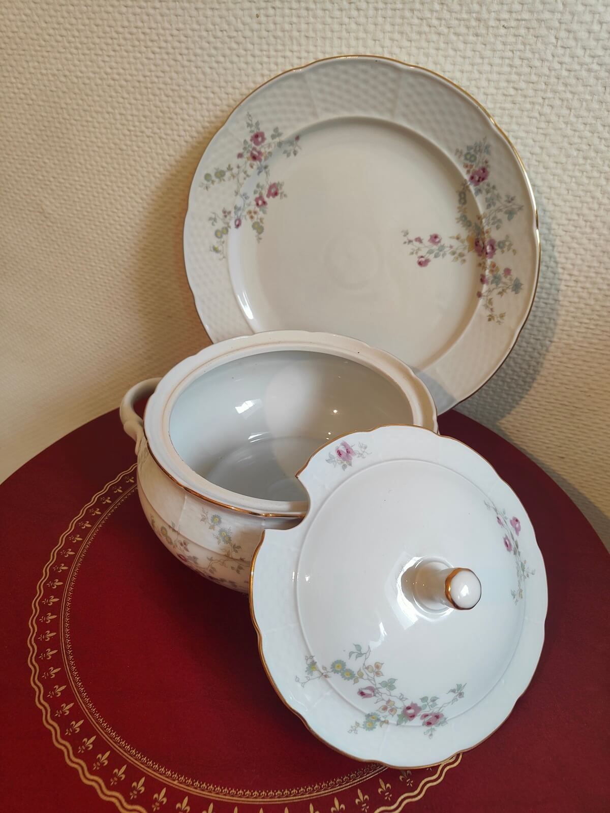 ensemble porcelaine bohême Thun soupière et plat floral