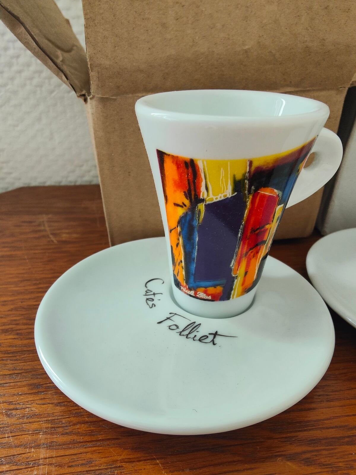 Sous-tasse décentrée design Folliet emplacement cuillère