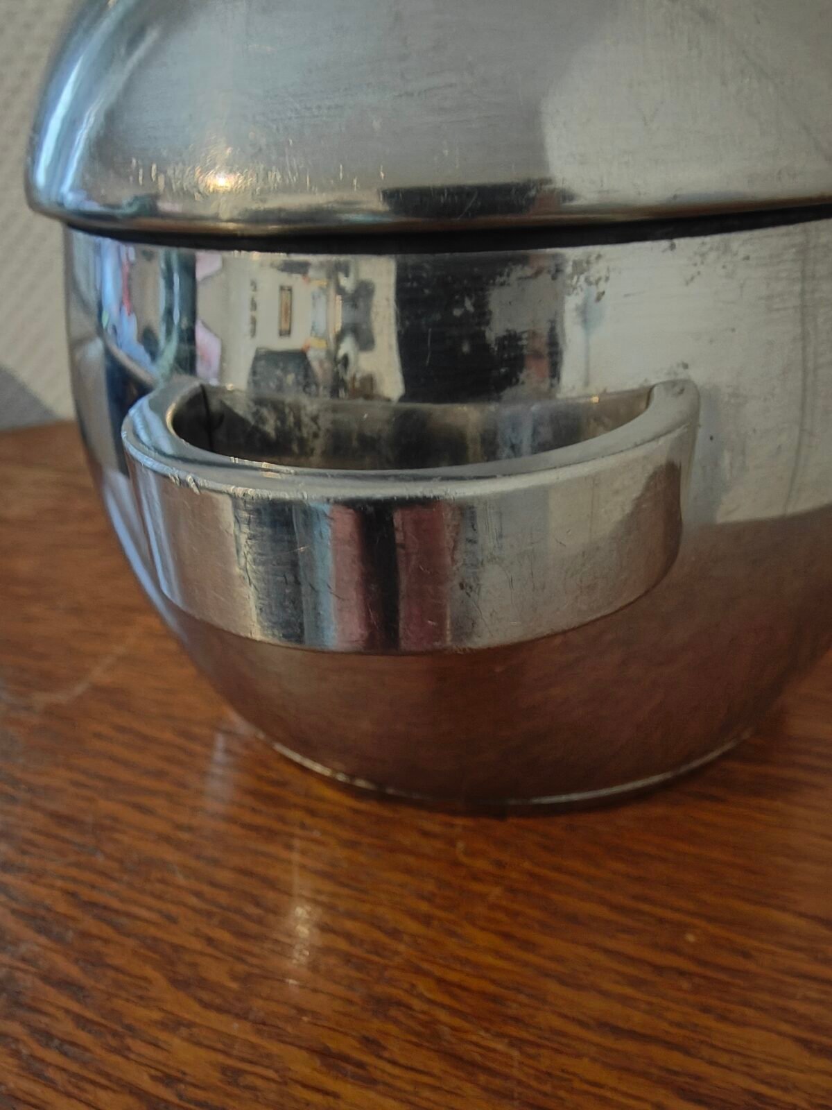 couvercle bombé avec trou vapeur sur marmite inox
