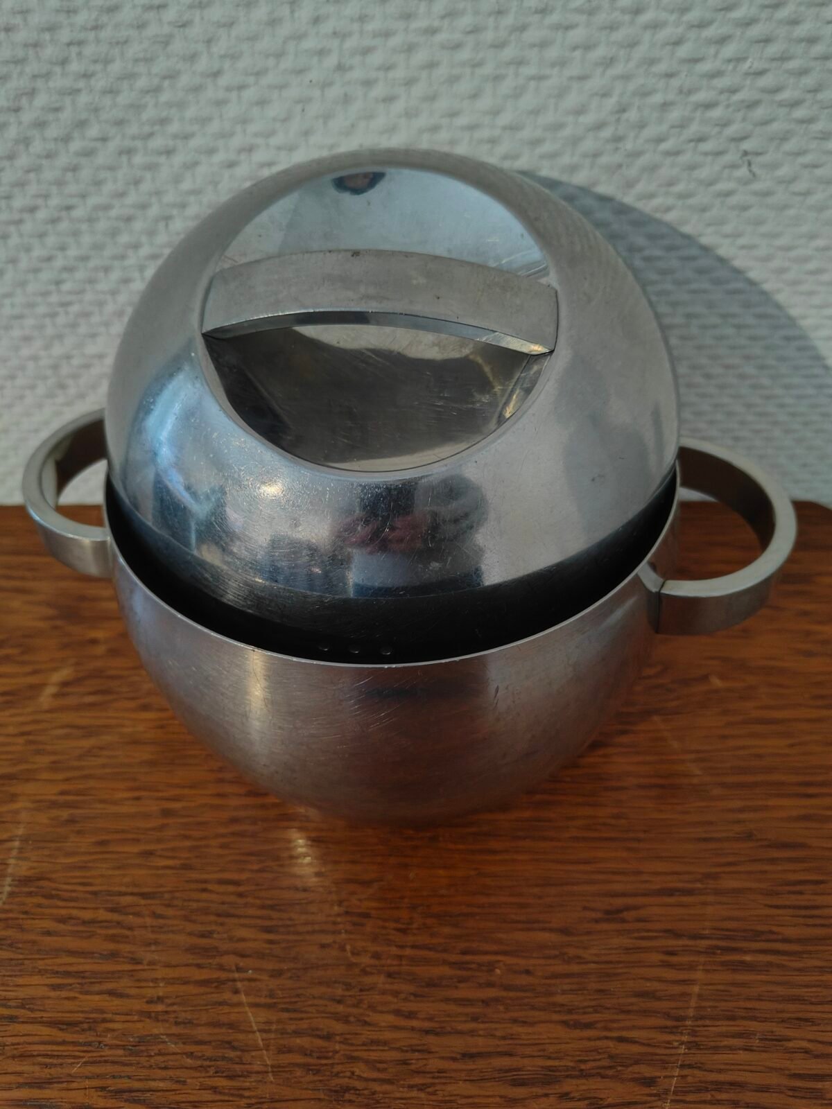 imperfections visibles sur marmite inox vintage