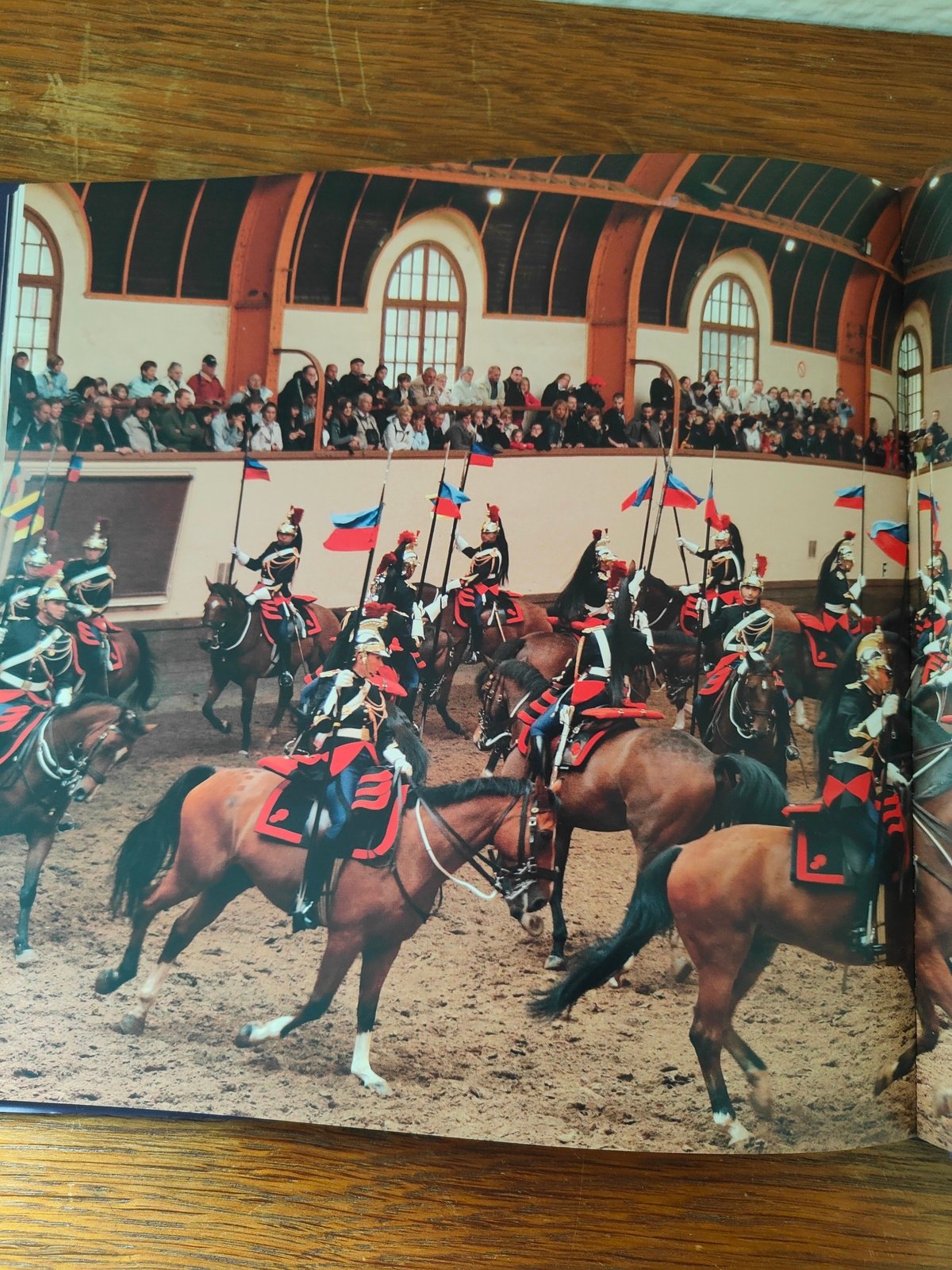 tranche et état général du livre Atlas Garde Républicaine
