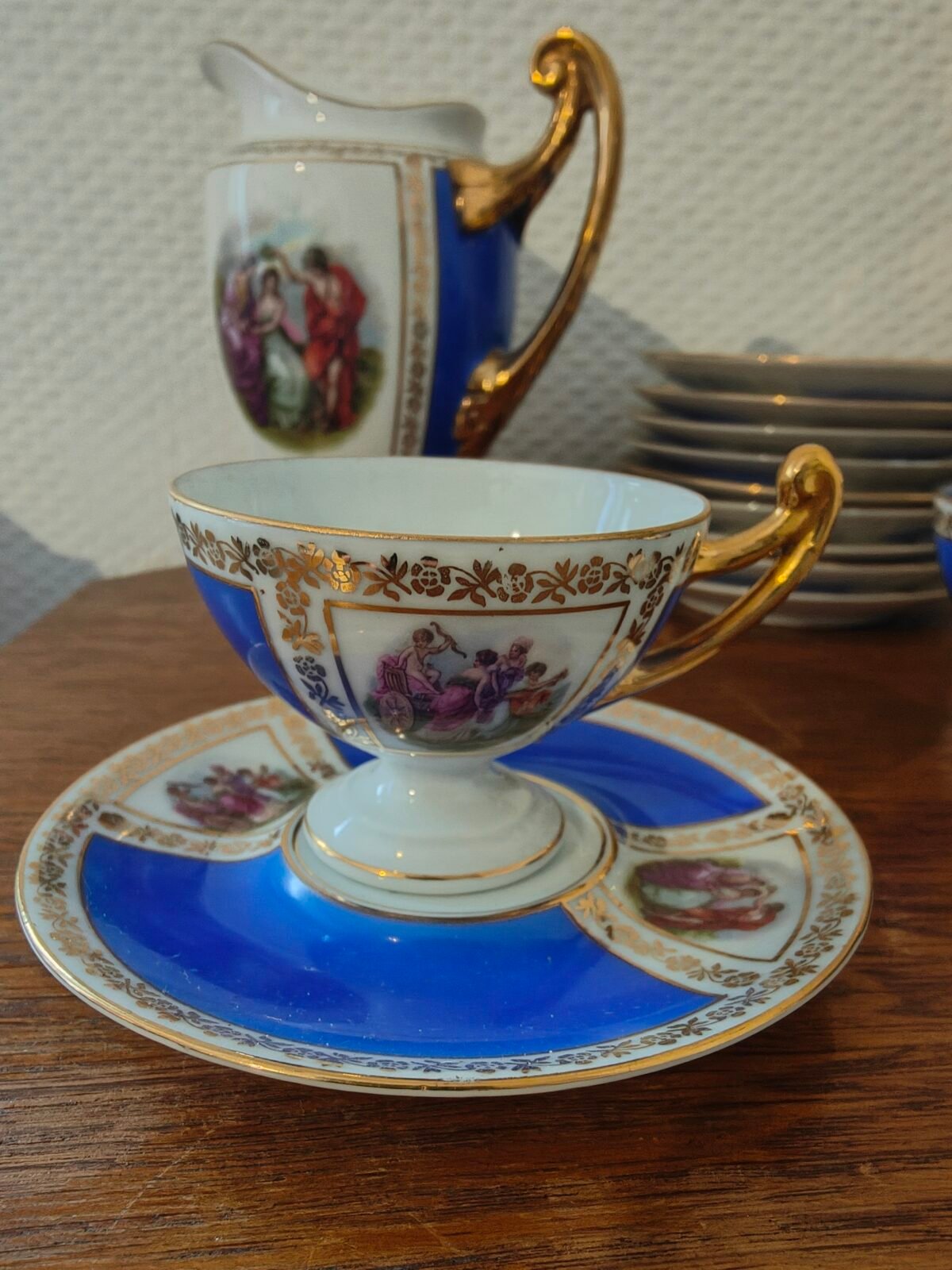 tasse vintage en porcelaine bleu cobalt et doré