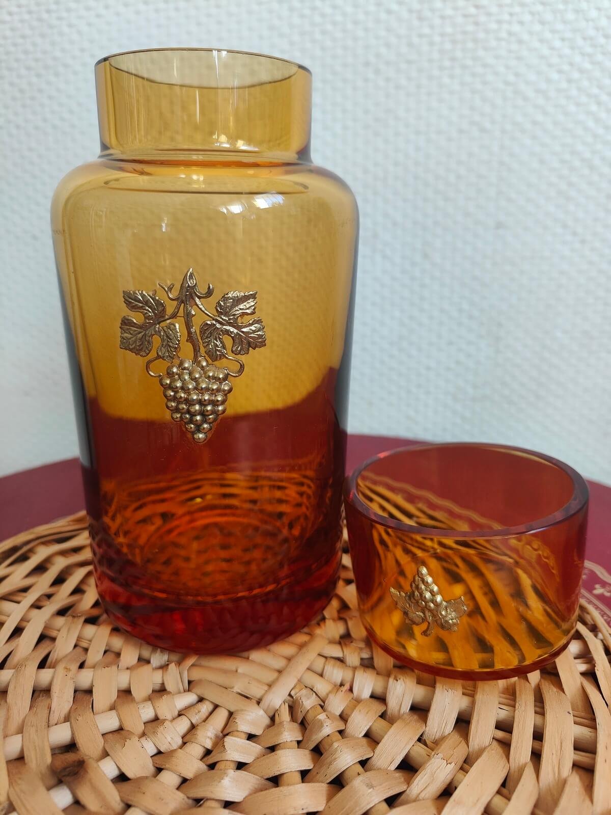 Verre assorti en verre ambré avec motif vigne