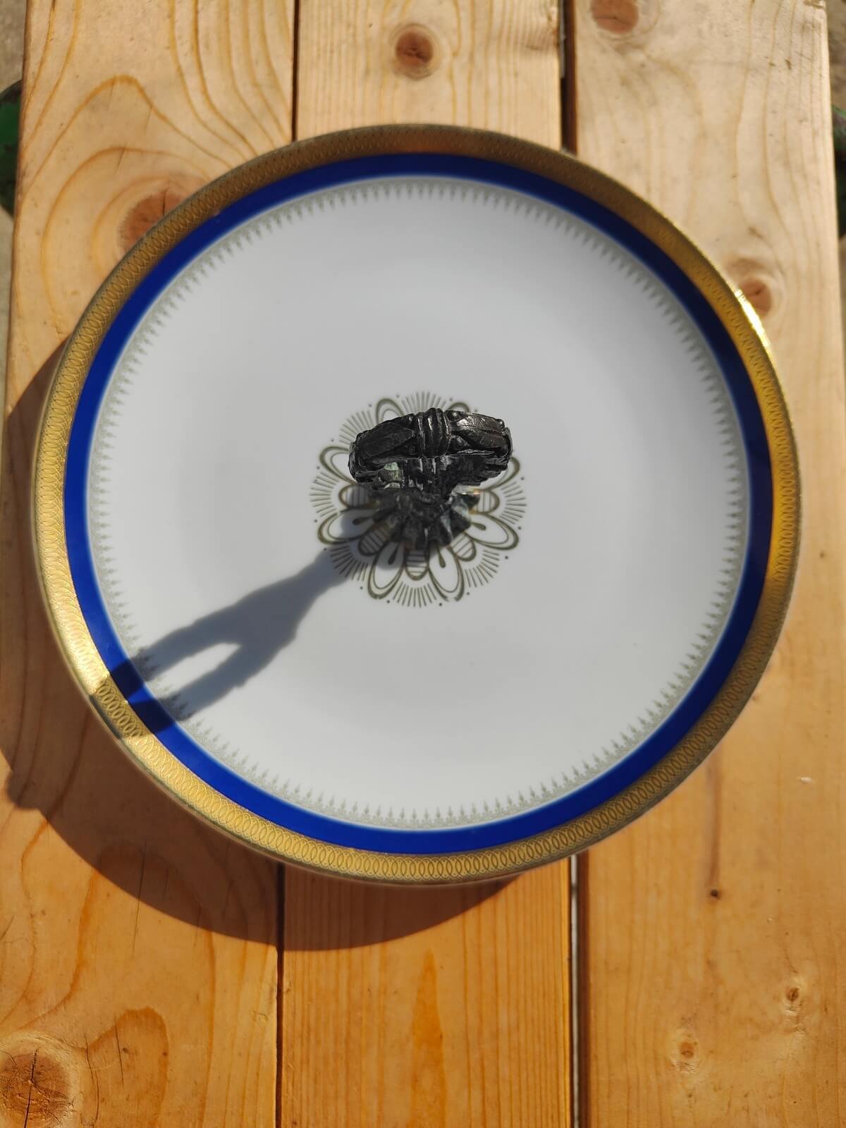 Plat de service Bavaria en porcelaine avec poignée centrale et liseré doré