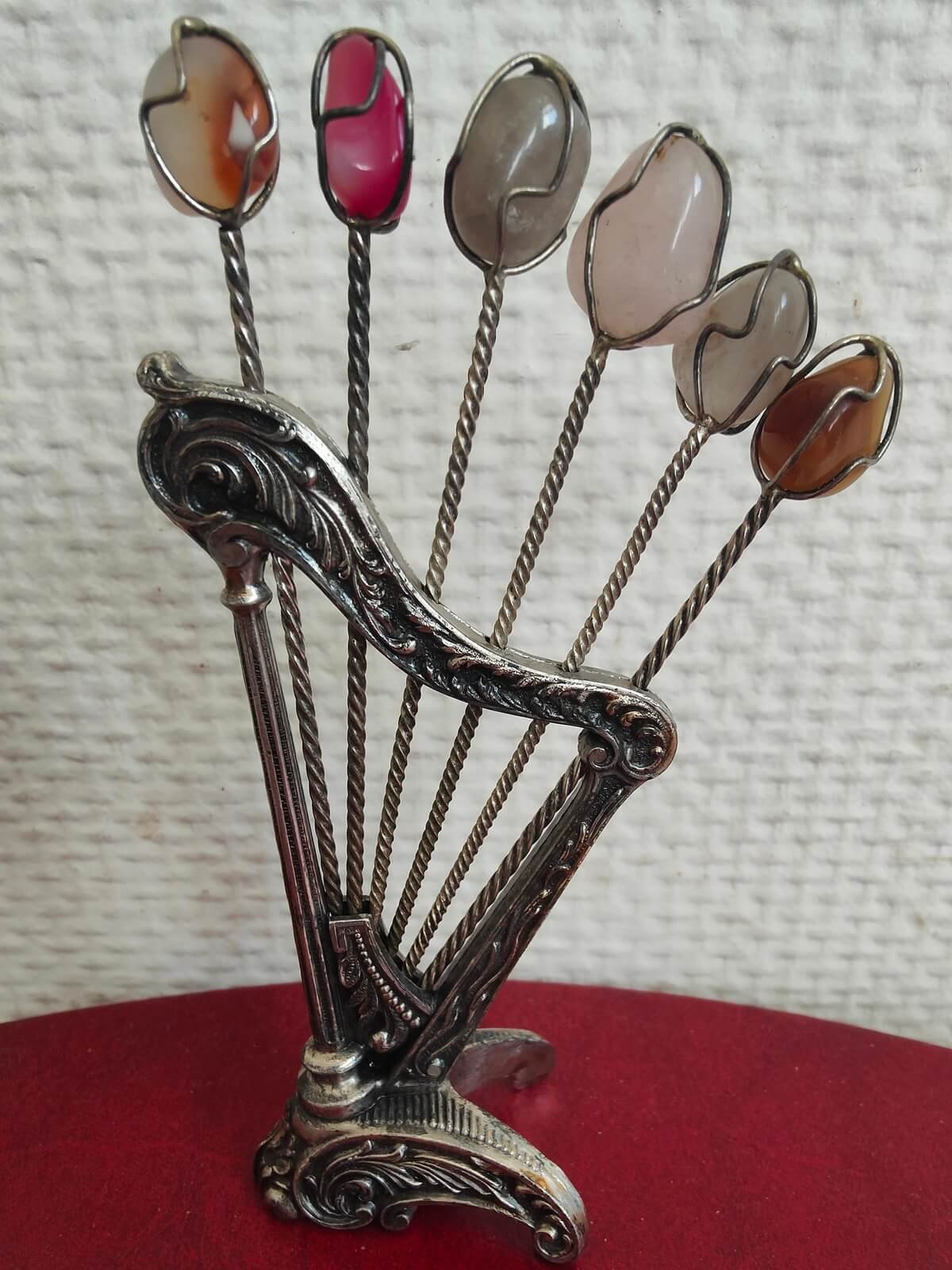Porte-piques vintage en métal avec ses six piques décoratifs