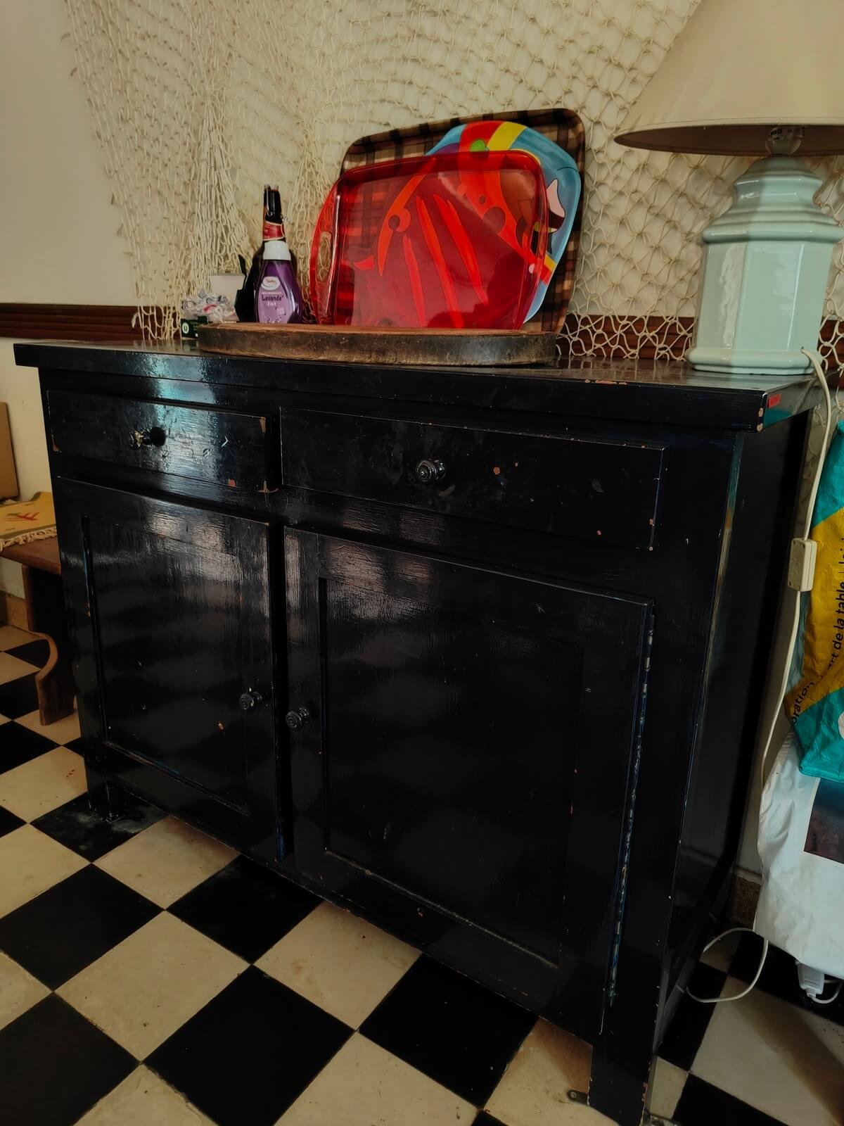 Détail des tiroirs du buffet vintage Hector en bois