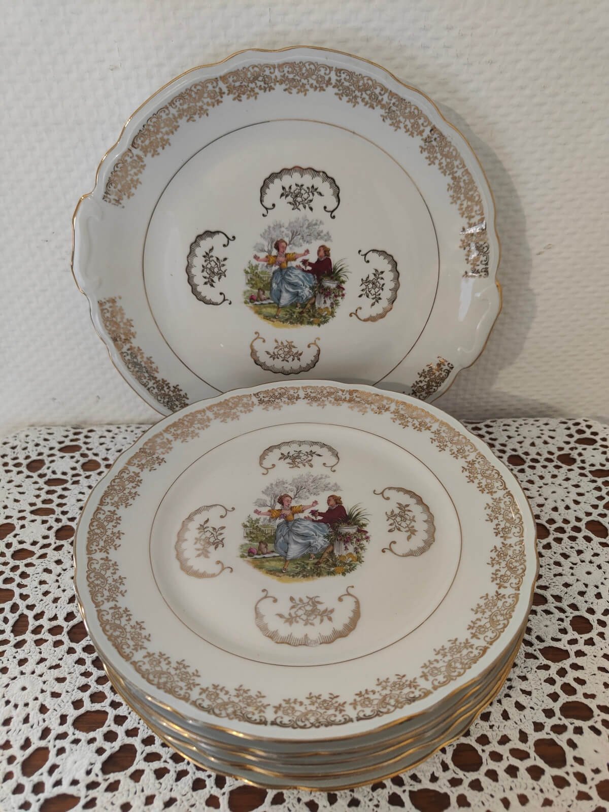 6 assiettes à dessert anciennes en porcelaine française de 23 cm