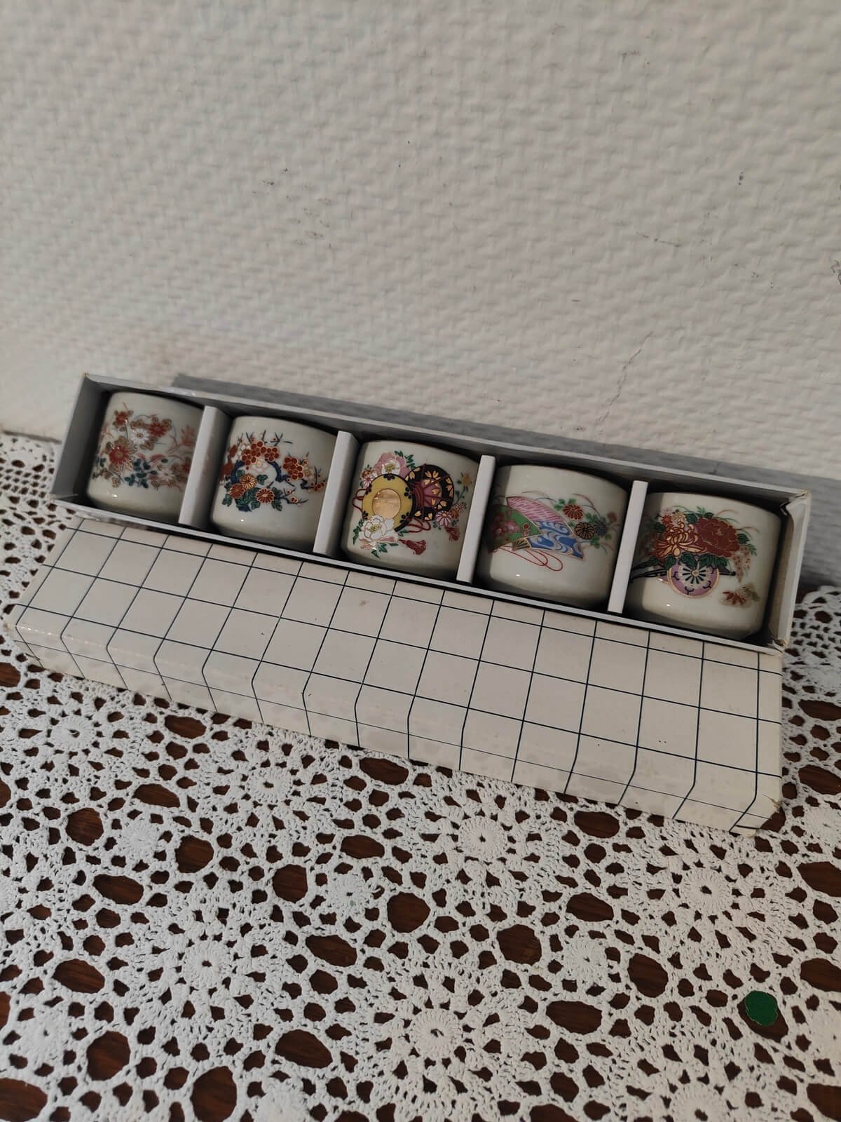 Lot de 5 tasses à saké japonaises en céramique d'occasion