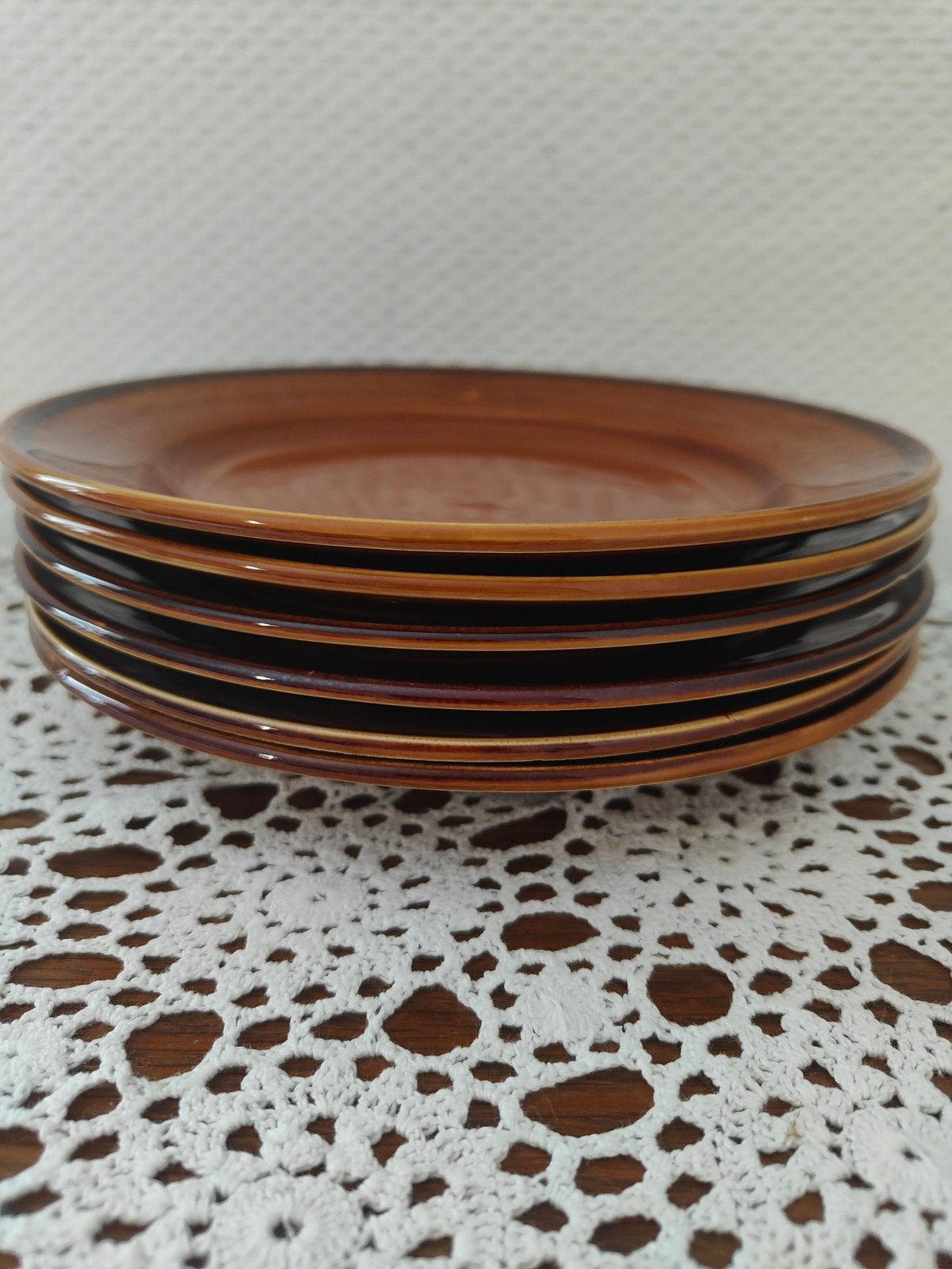 Assiette St Clément vintage brun glacé avec liseré sombre