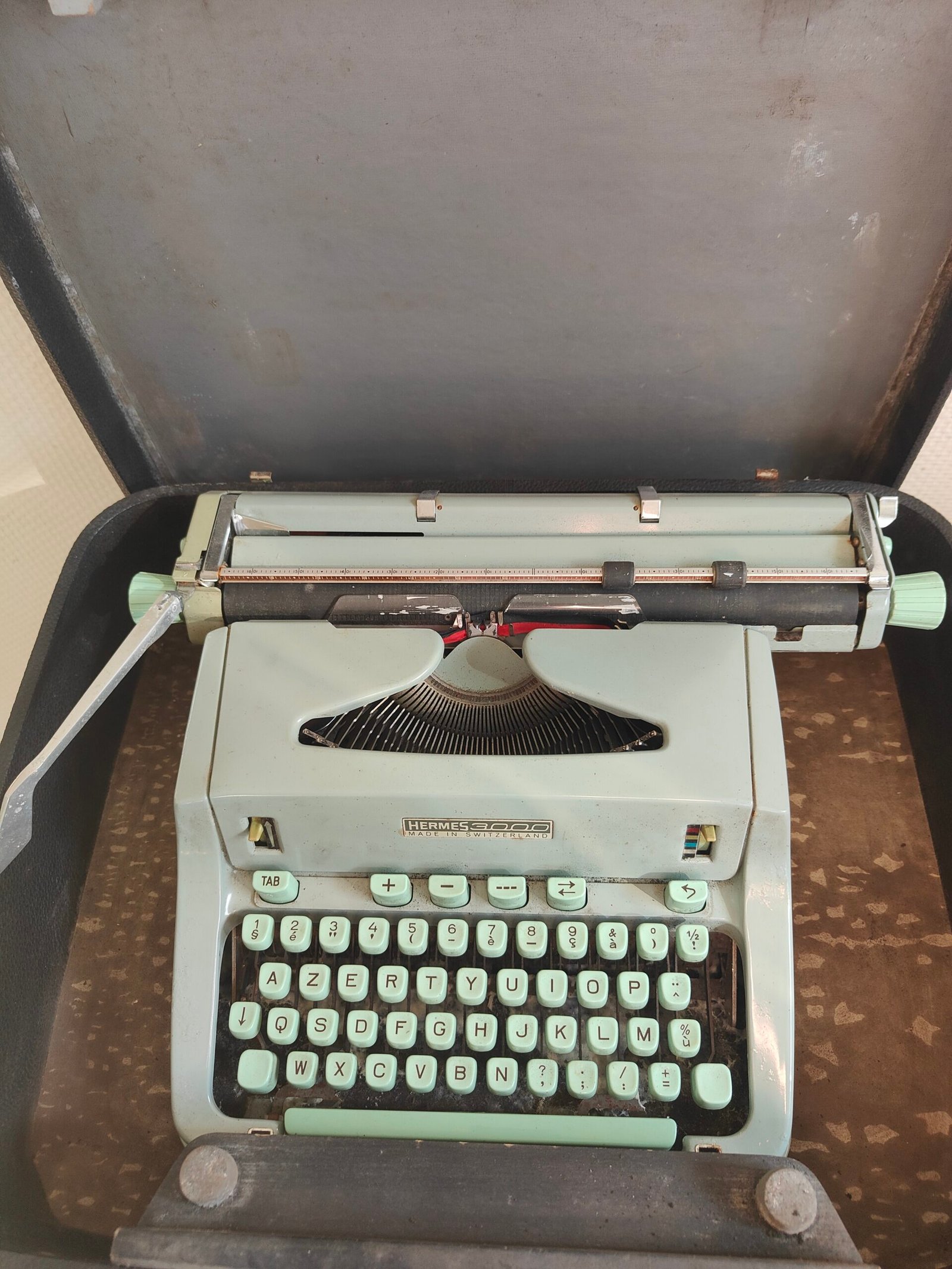 Machine à écrire Hermès 3000 vintage vert menthe avec clavier AZERTY