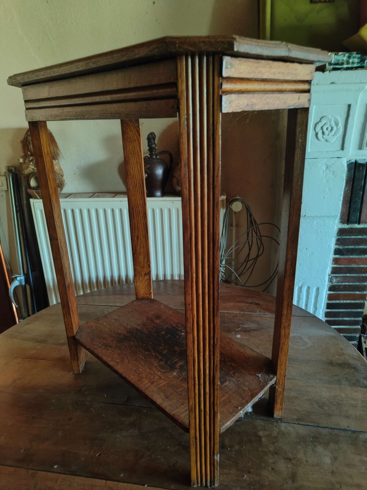 Table d'appoint vintage en bois avec deux plateaux