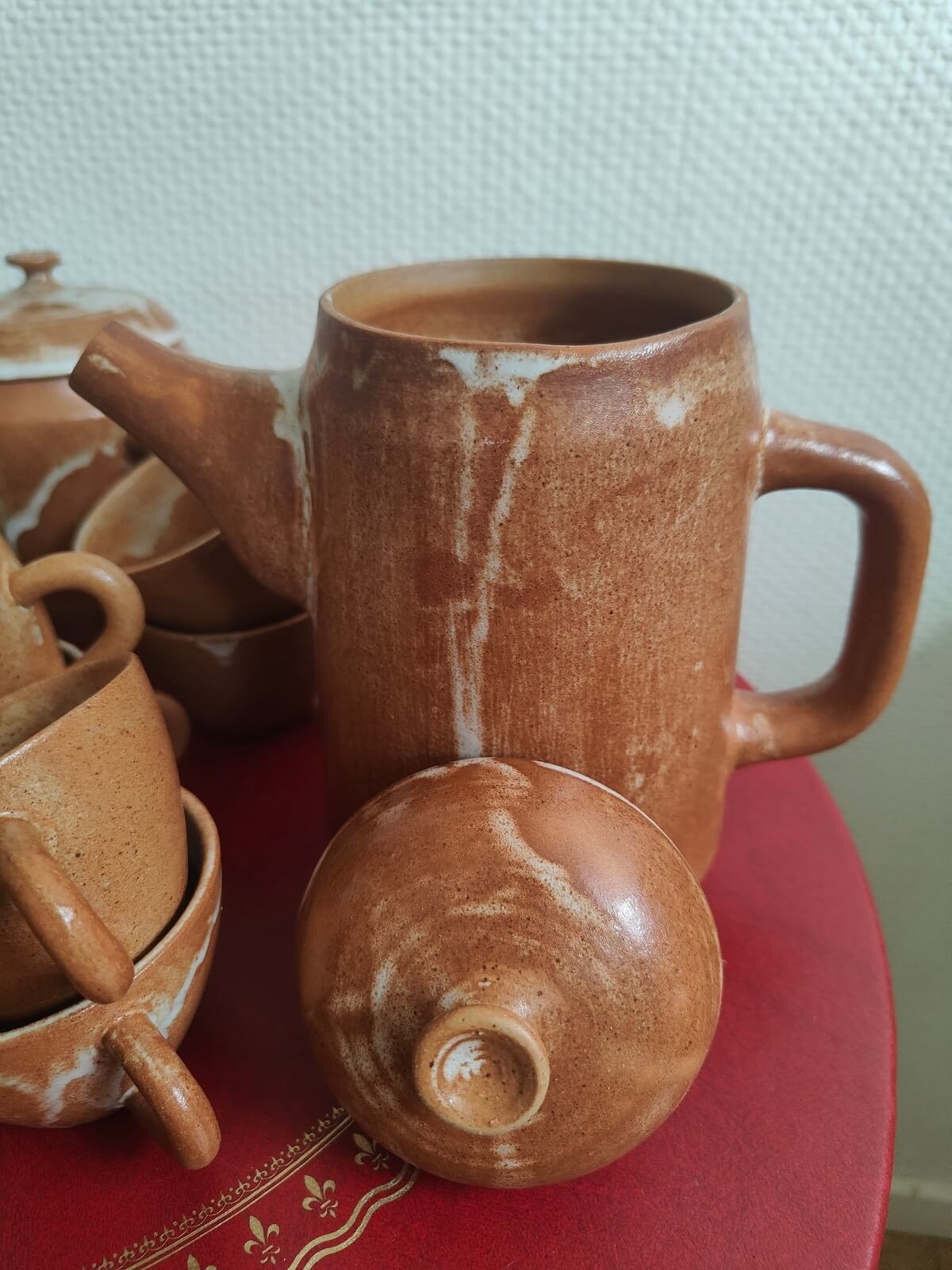 Tasses en grès artisanal pour service à café ou thé