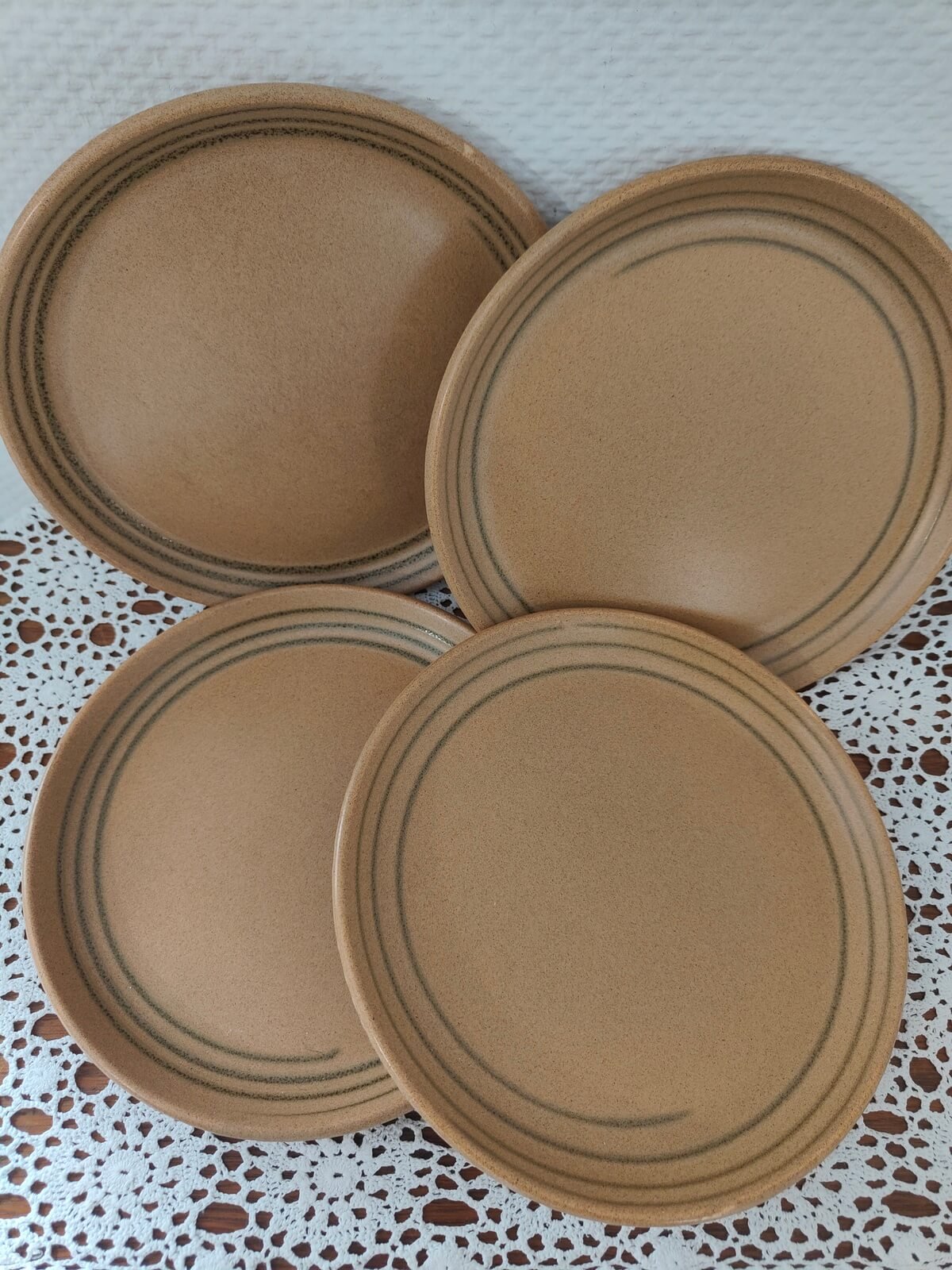 Lot de 4 assiettes plates Sarreguemines en grès ocre moucheté style vintage