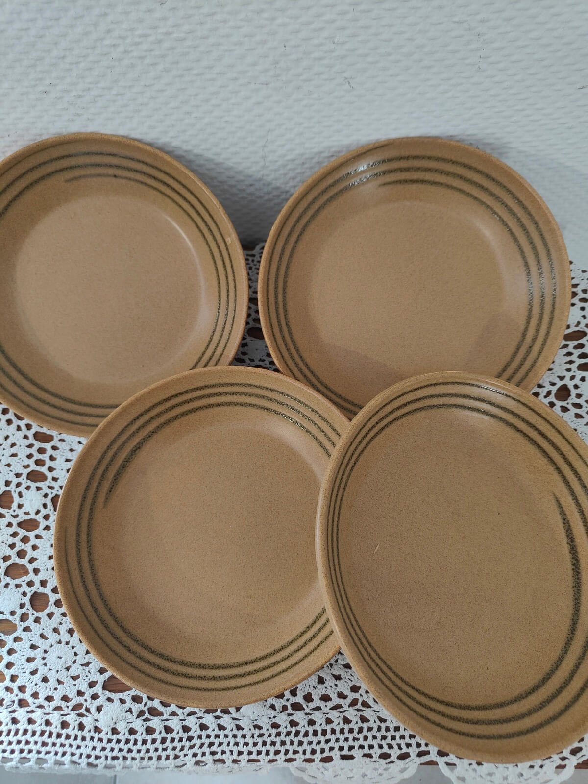 Lot de 4 assiettes creuses en grès ocre vintage signé Atelier d'Art Sarreguemines